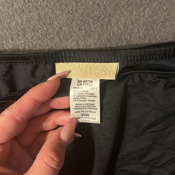 Black swim suit bottoms - Picture 2 of 3